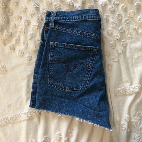 Levi’s Ribcage Short - Picture 2 of 3